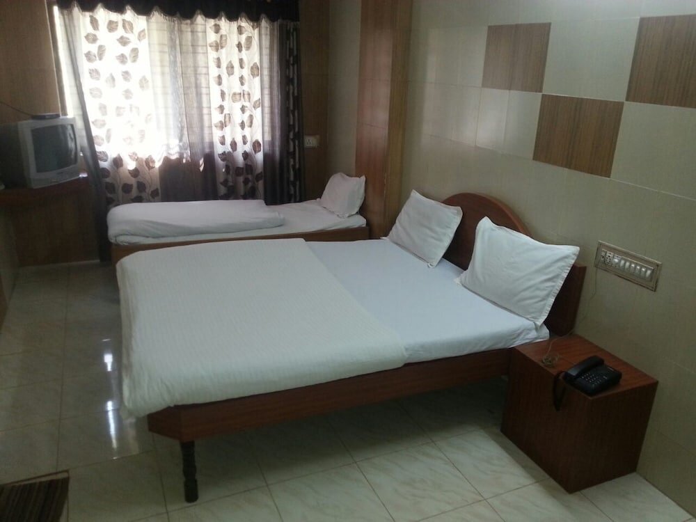 Трёхместный номер Standard Hotel Dhruv Palace