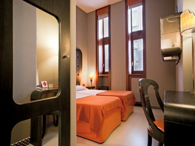 Standard Doppel Zimmer Orange Hotel