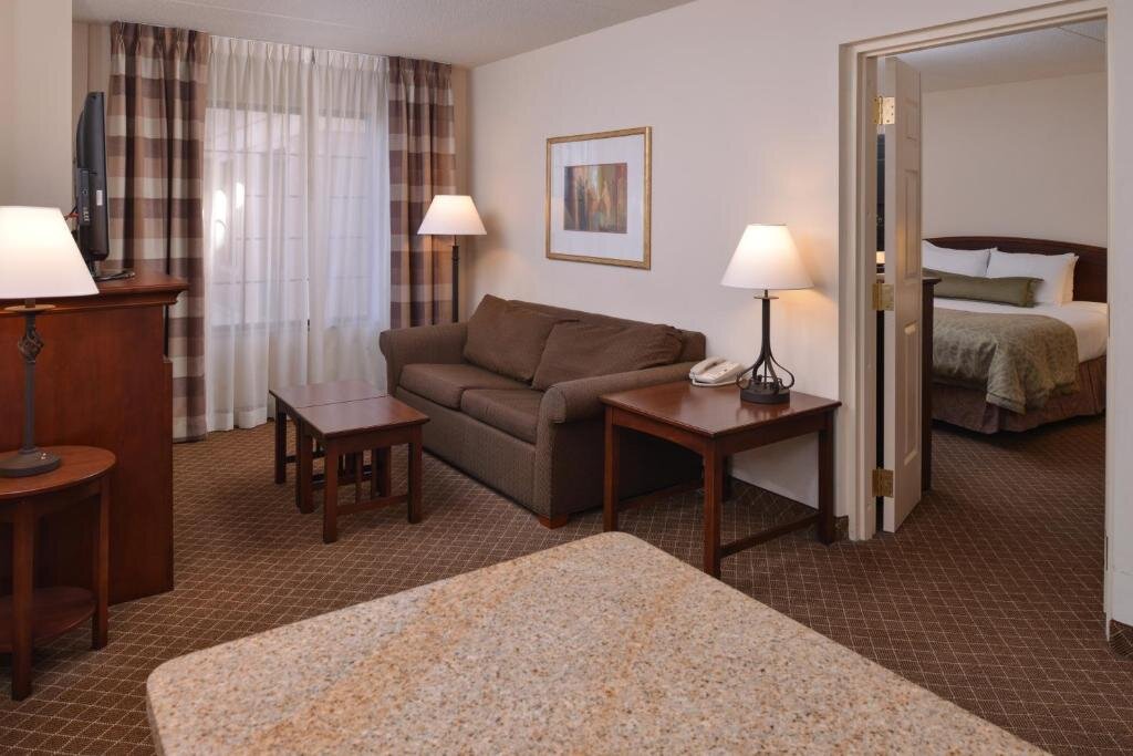 Двухместный номер Standard c 1 комнатой Staybridge Suites Indianapolis-Airport, an IHG Hotel