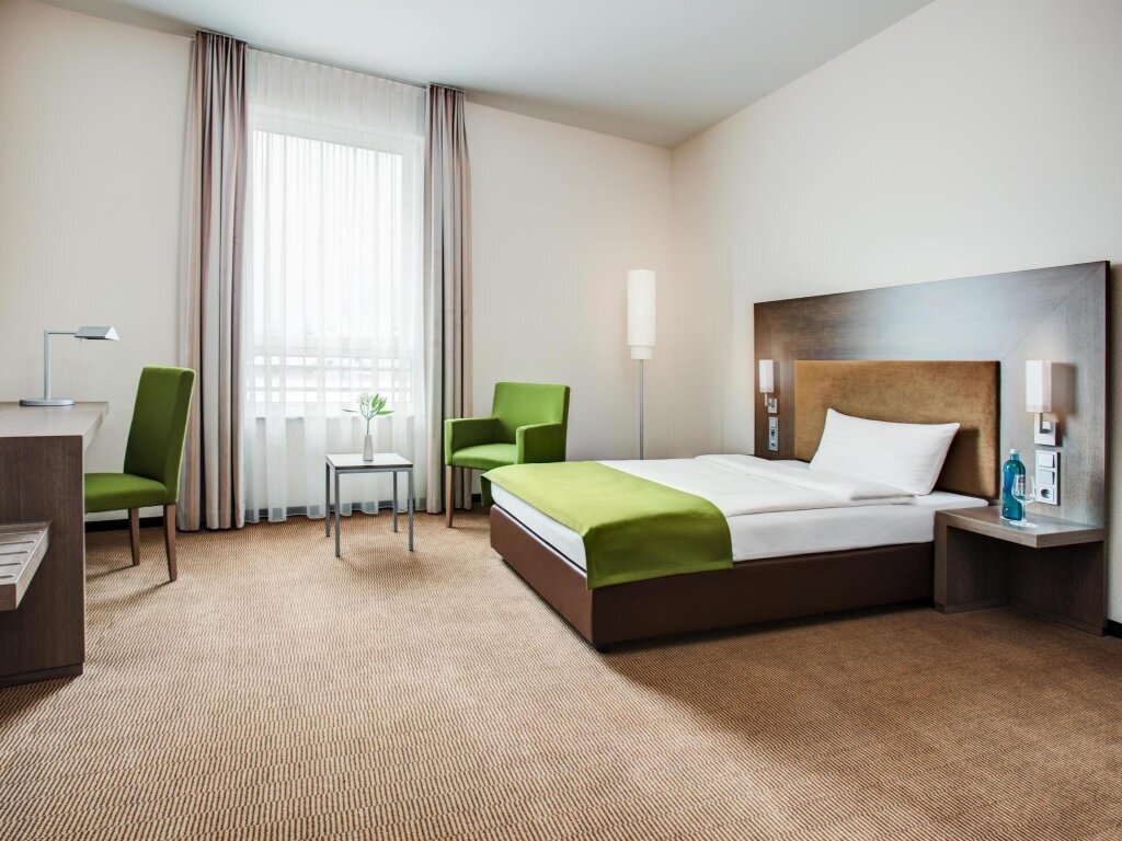 Standard Single room IntercityHotel Mainz