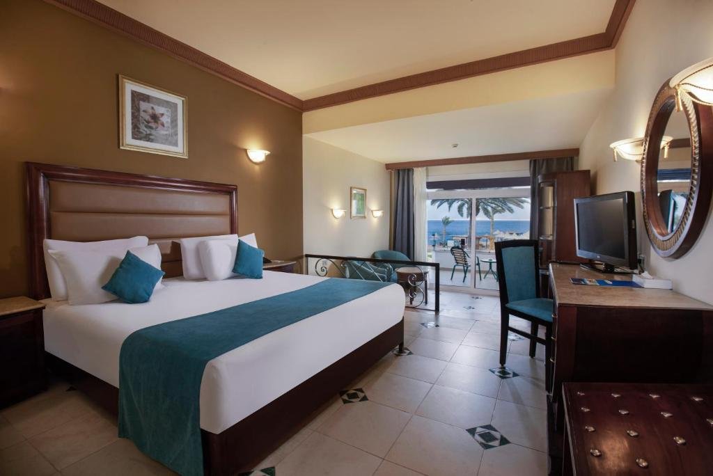 Двухместный номер Deluxe с видом на море Pyramisa Beach Resort Sharm El Sheikh