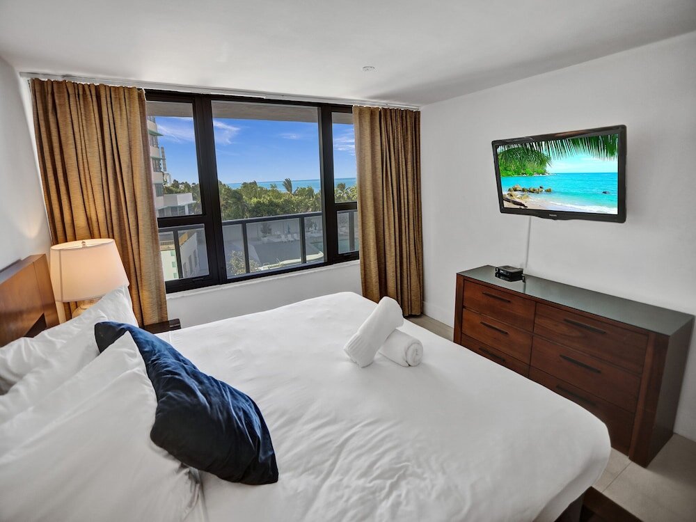 Camera Standard con balcone e con parziale vista sull'oceano The Alexander Beach Residences