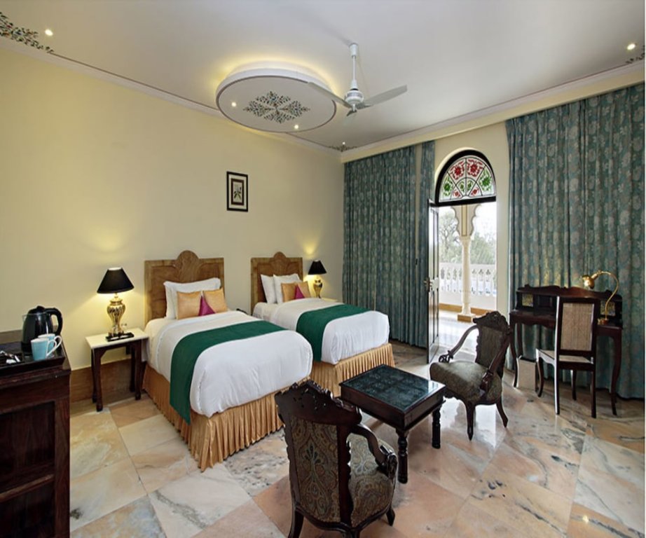 Suite 1 dormitorio con balcón Talai Bagh Palace