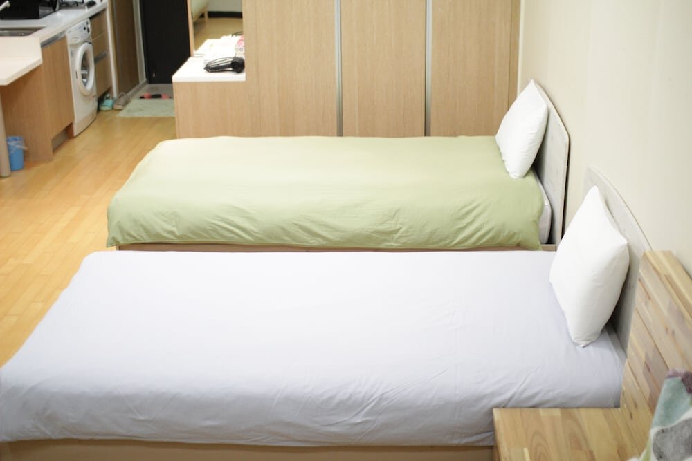Кровать в общем номере (мужской номер) Incheon Airport Egarak Residence