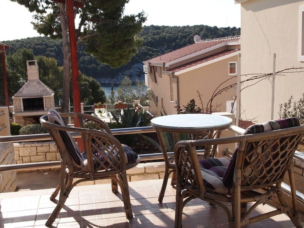 Apartment Apartments Franco - secluded paradise