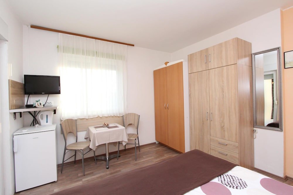 Standard Double room with balcony and with sea view Apartments Eva