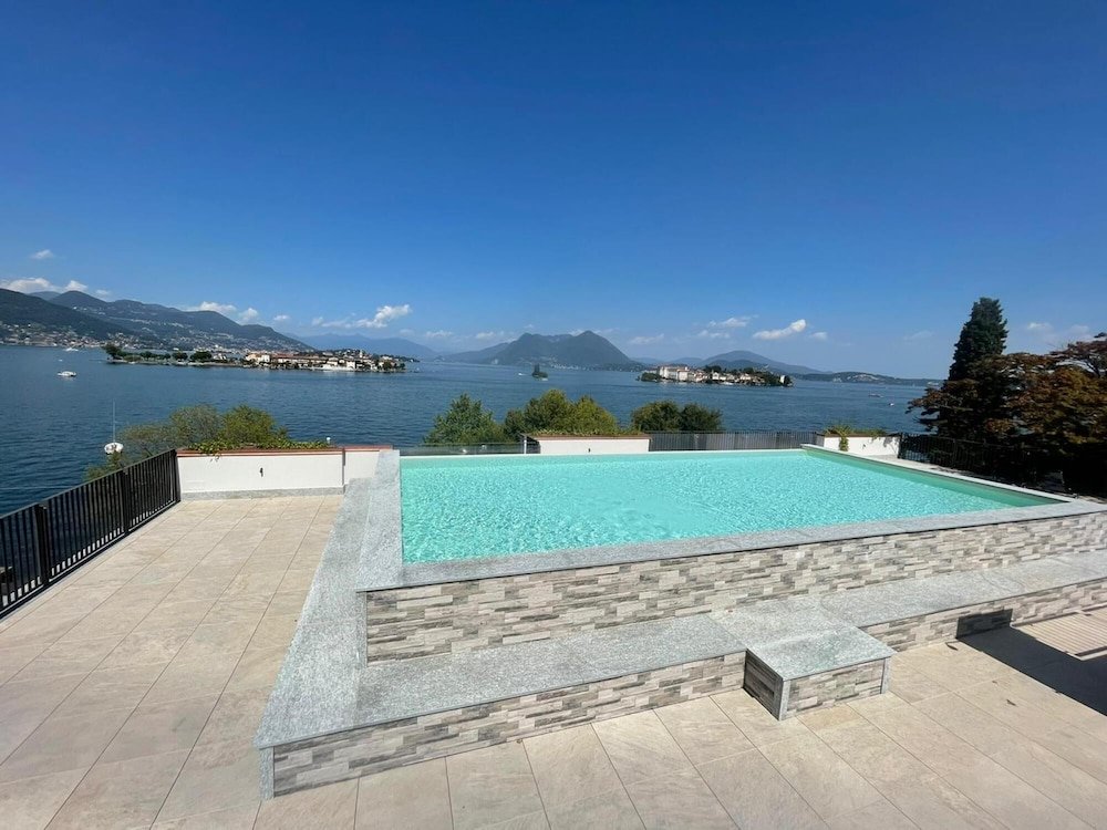 Апартаменты Isole Apartment With Pool and Lake View in Baveno