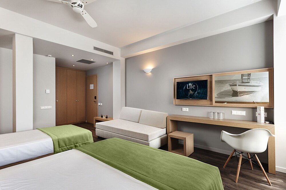 Standard quadruple chambre Kriti Hotel
