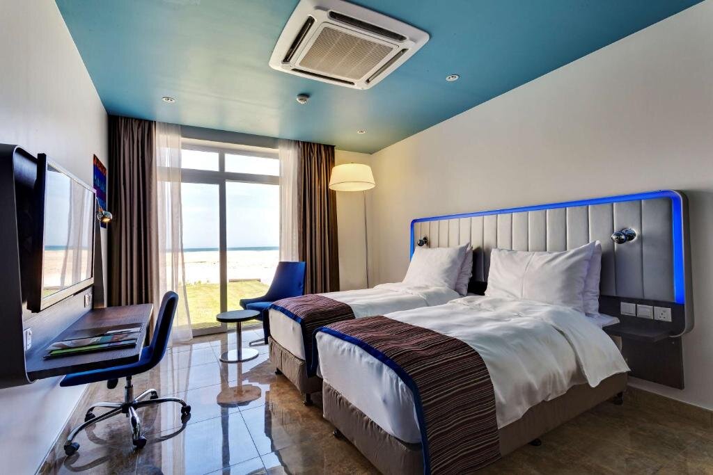 Шале с 2 комнатами с видом на море Park Inn by Radisson Hotel and Residence Duqm