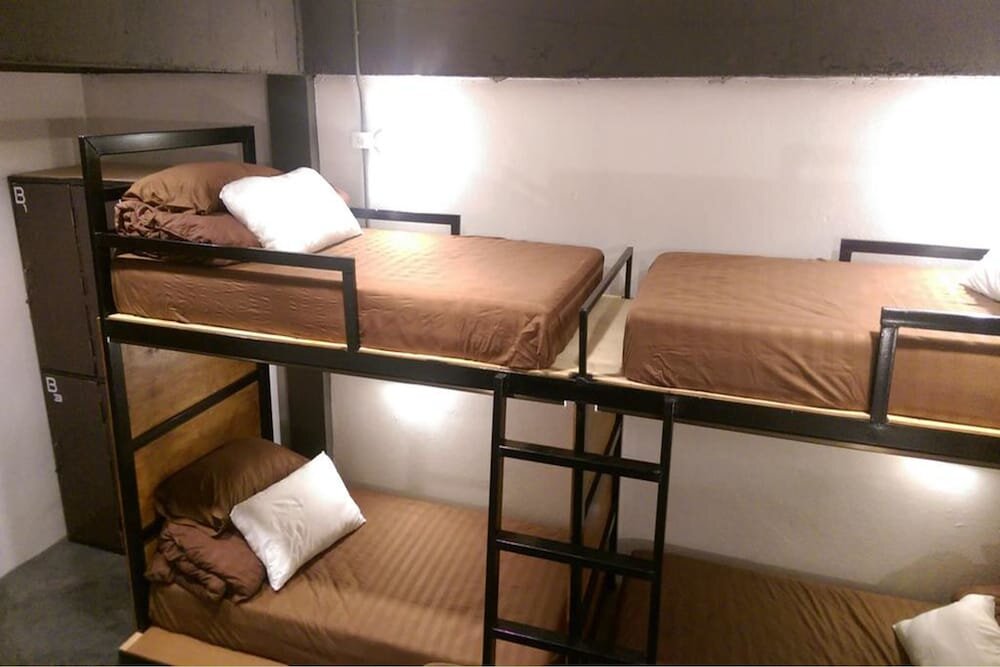 Кровать в общем номере Juno Hostel Pai