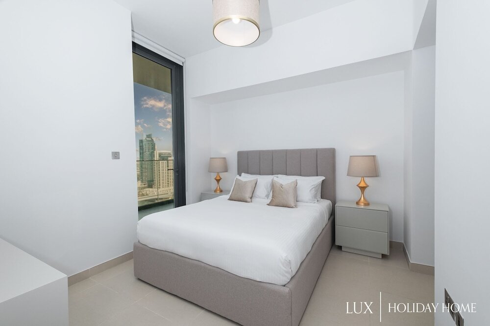Deluxe Apartment LUX - Contemporary Suite with Full Marina View 5