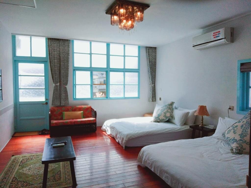 Standard quadruple chambre avec balcon 小時公館