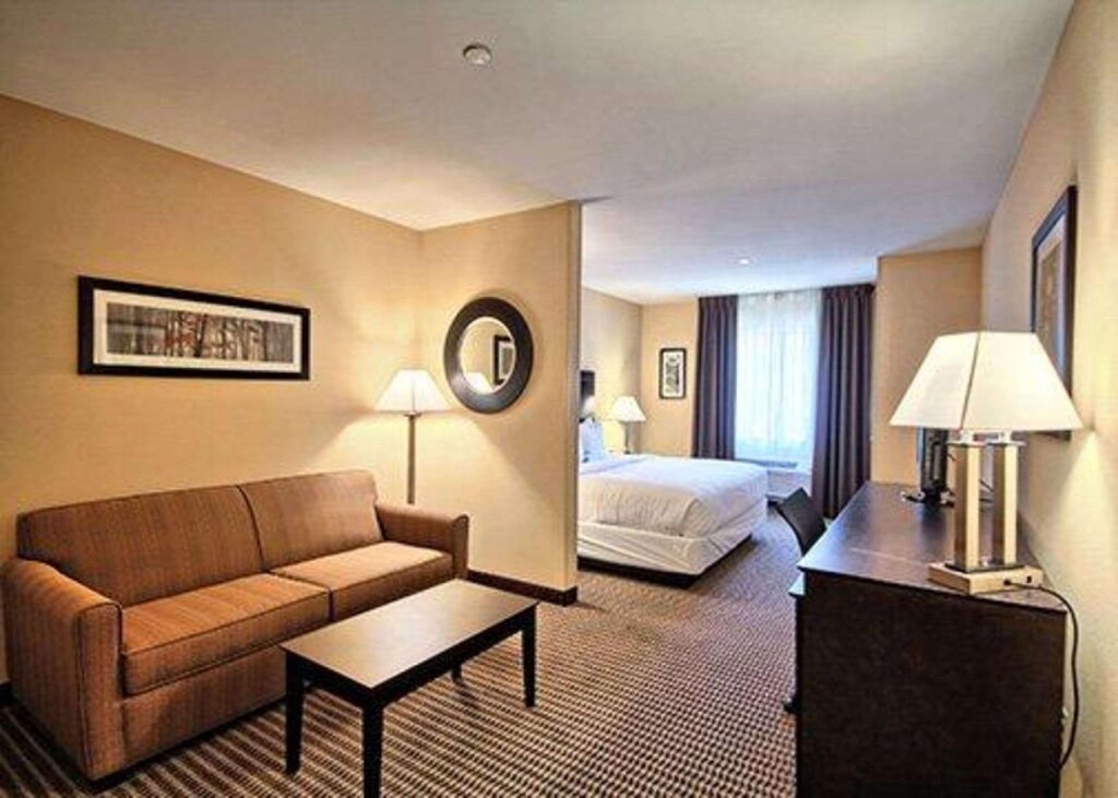1 Bedroom Suite Comfort Suites Lewisburg