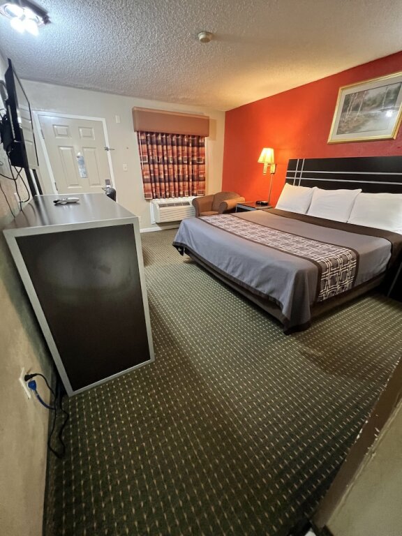 Deluxe Double room Continental Inn and Suites