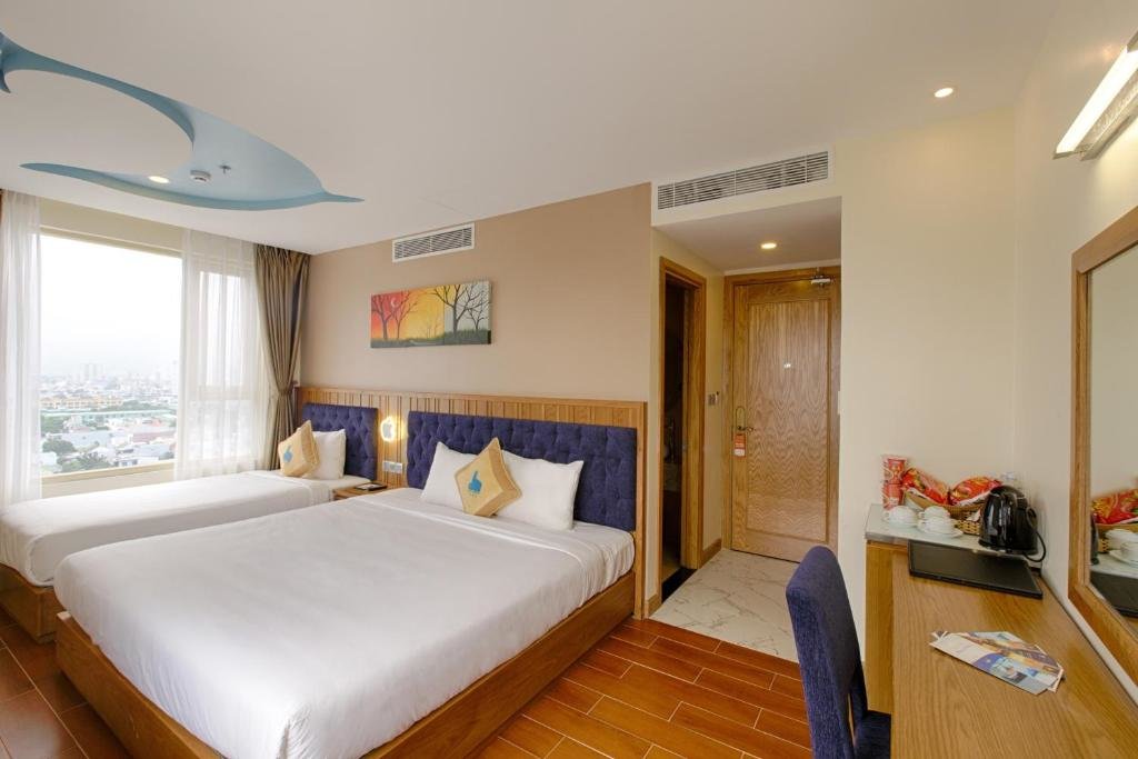 Deluxe Family room with partial sea view King's Finger Hotel Da Nang