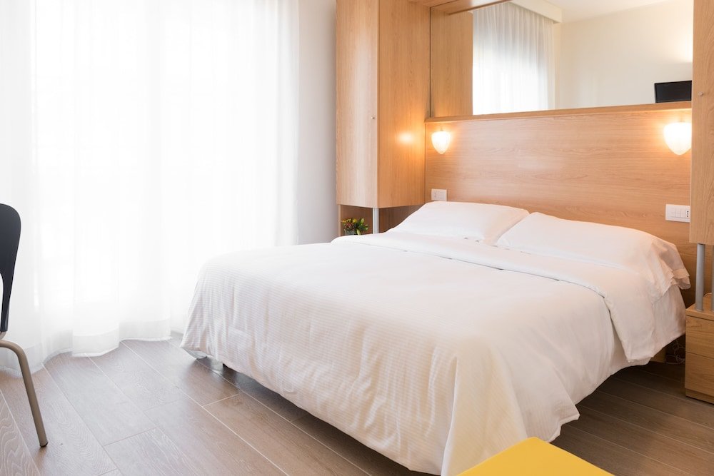 Standard double chambre avec balcon et Vue sur la ville Hotel Mediterraneo