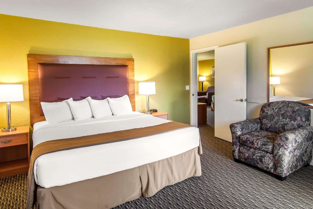 Vierer Suite Quality Inn & Suites at Coos Bay