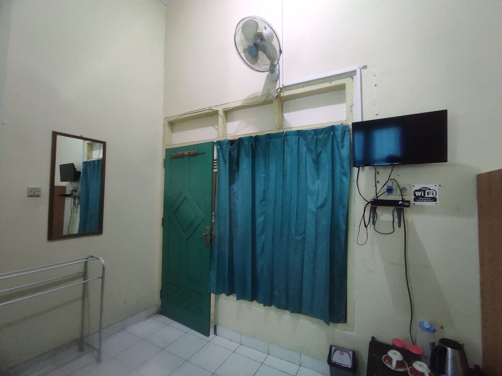 Standard room OYO 93048 Hotel Puri Mandiri