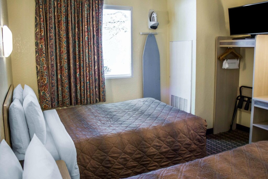 Standard Quadruple room Econo Lodge Meadville