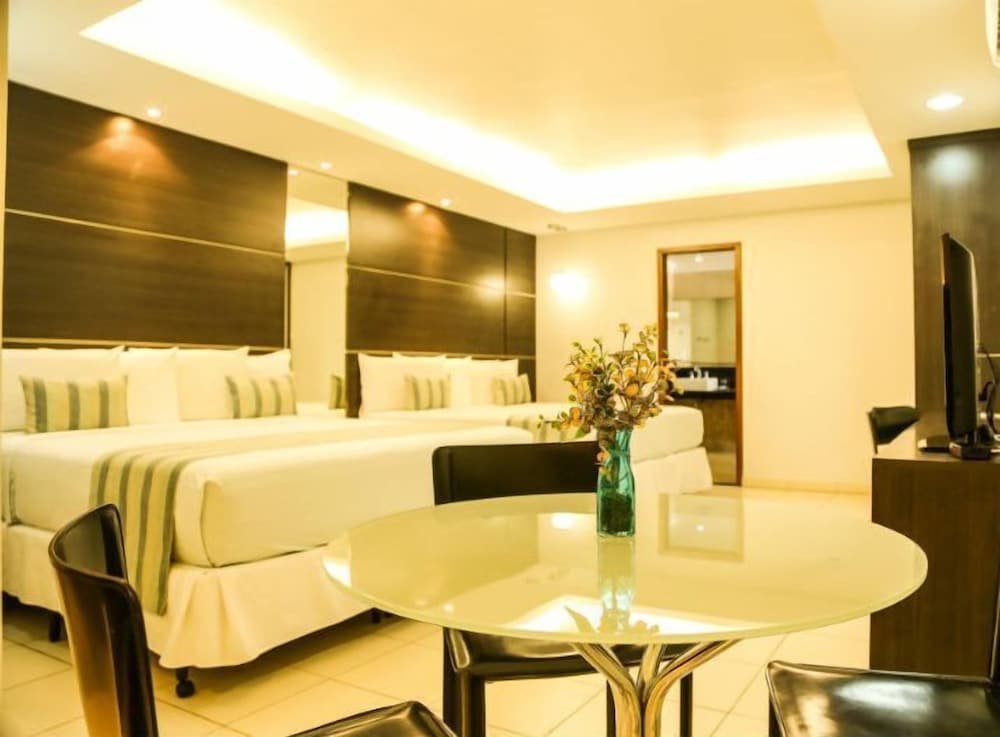 Deluxe quadruple suite Atrium Confort Hotels