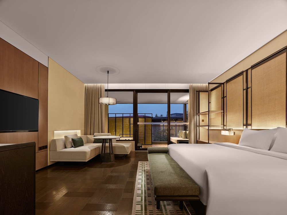Standard Doppel Zimmer mit Balkon und mit Seeblick Banyan Tree Dongguan Songshan Lake