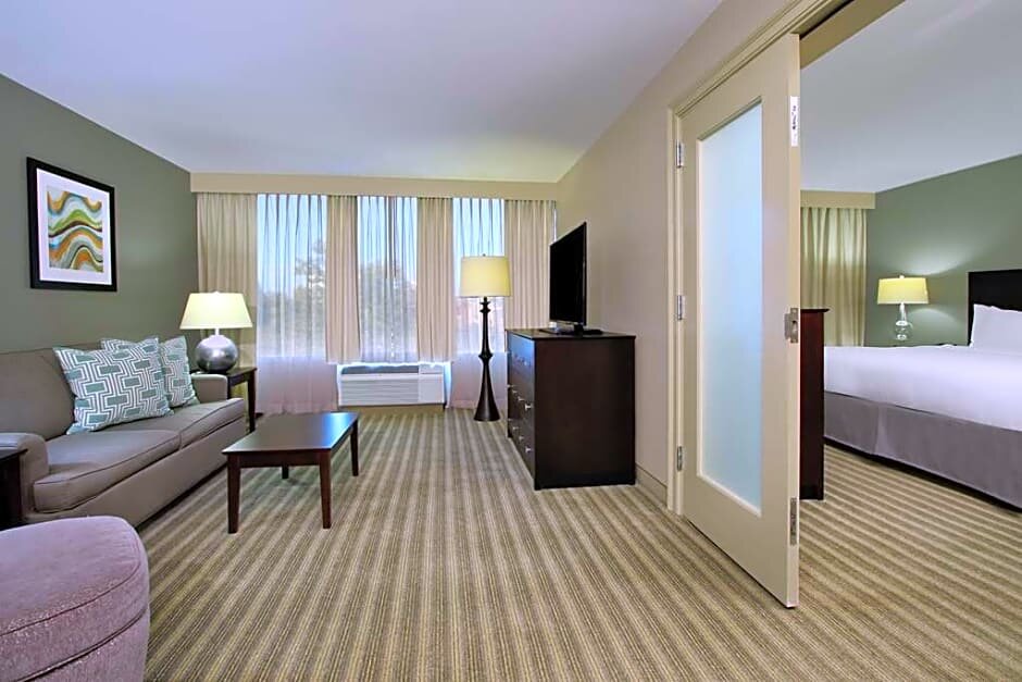 Двухместный люкс с 2 комнатами Doubletree by Hilton Newark