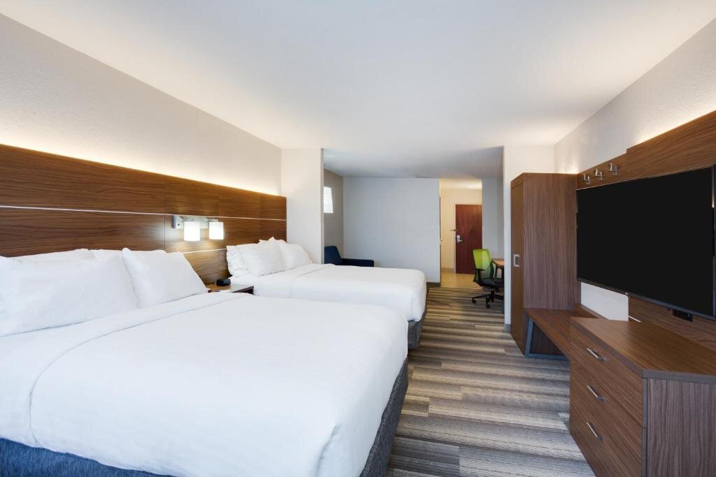 Двухместный номер Standard Holiday Inn Express Hotel & Suites Tampa-Fairgrounds-Casino, an IHG Hotel