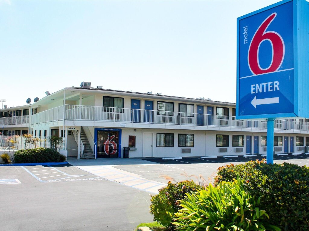 Четырёхместный номер Standard Motel 6-Morro Bay, CA