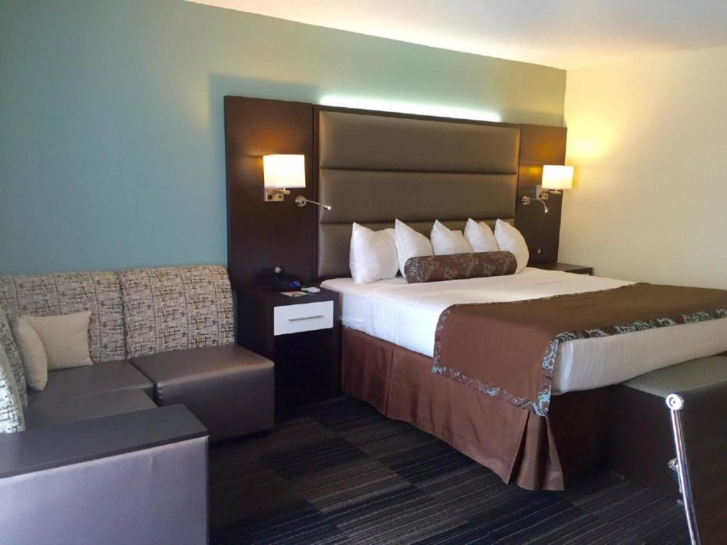 Номер Standard Club Hotel Nashville Inn & Suites