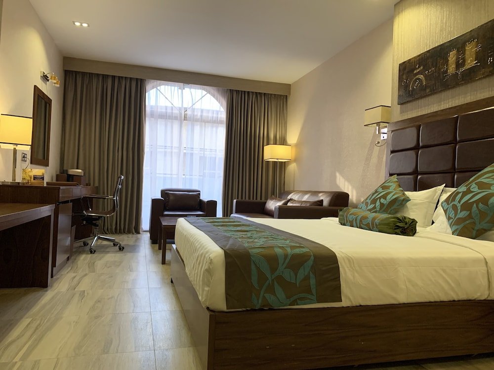 Двухместный люкс с балконом Days Hotel & Suites by Wyndham Dakar