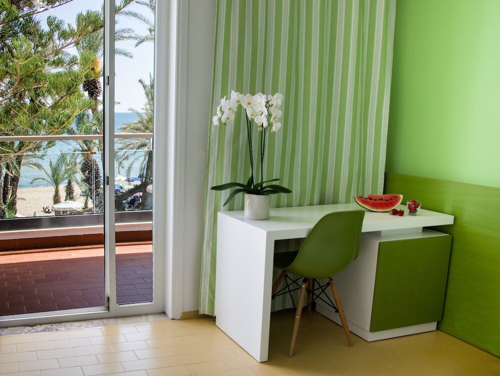 Standard Doppel Zimmer mit eingeschränktem Meerblick Palm Beach Hotel