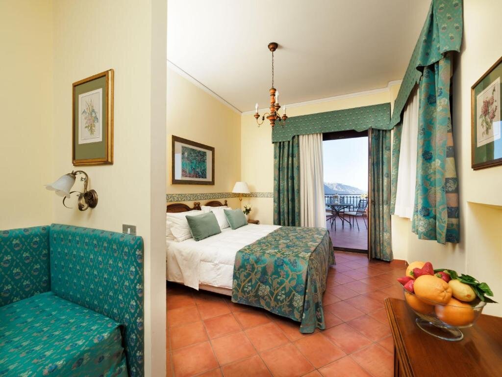 Standard Triple room with sea view Hotel Sirius