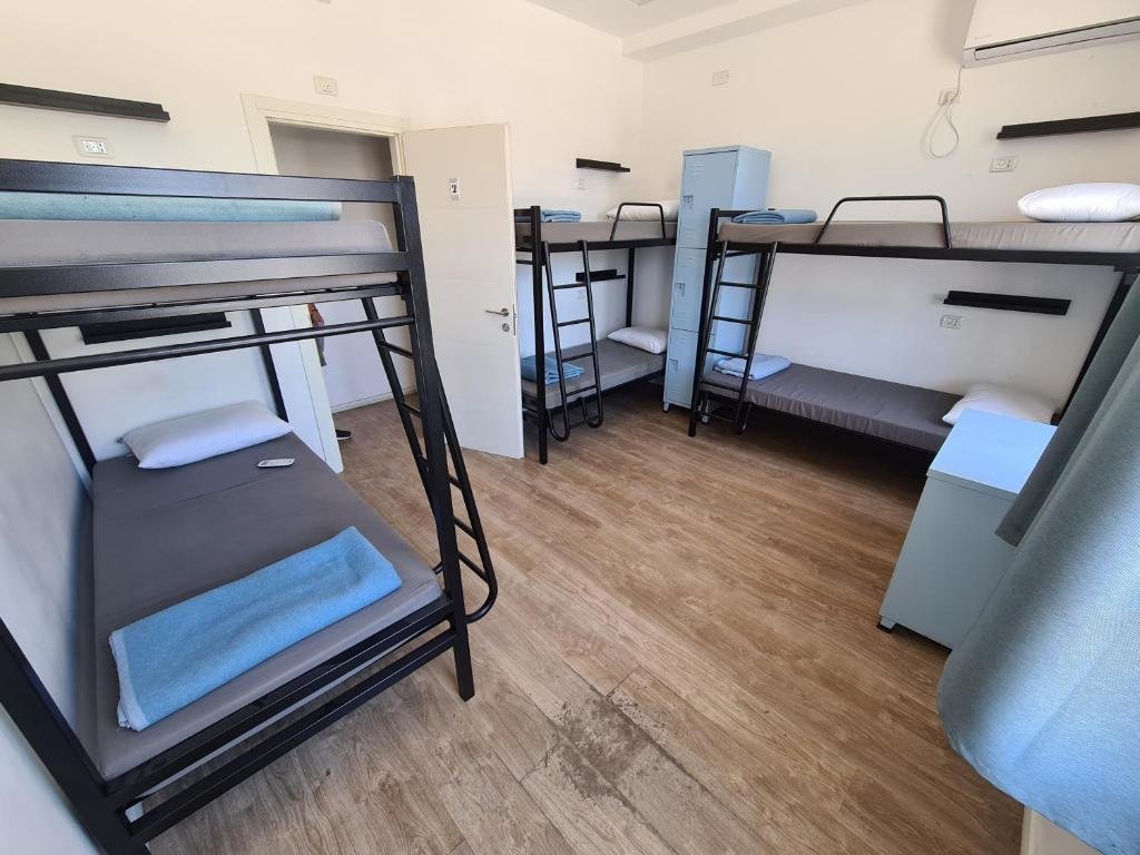 Кровать в общем номере Haifa Hostel