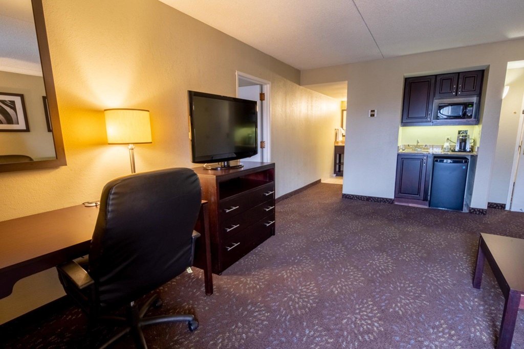 Suite cuádruple Holiday Inn Express Hotel & Suites Pittsburgh Airport, an IHG Hotel