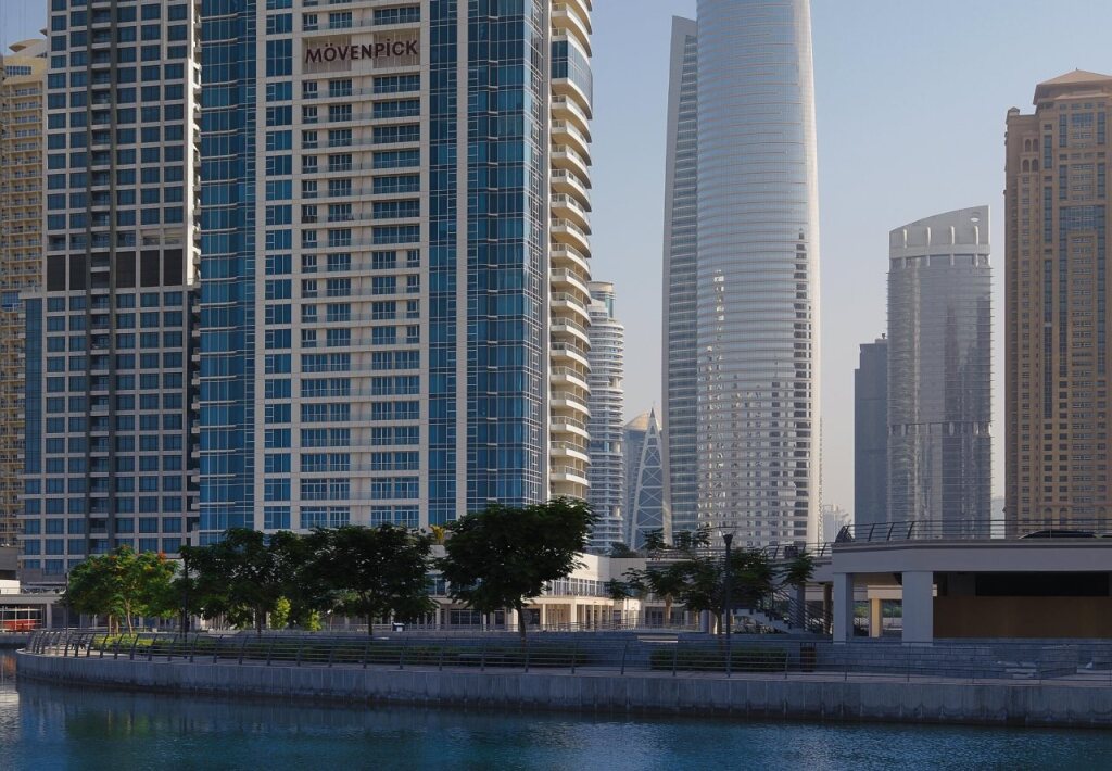 Hotel jumeirah lakes tower. Movenpick Jumeirah Lakes Towers all inclusive 171 000.