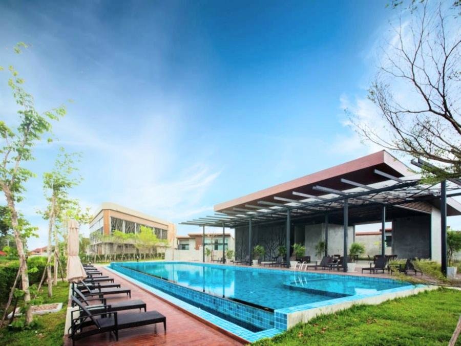 Полулюкс Sea Two Pool Villa Resort Pattaya