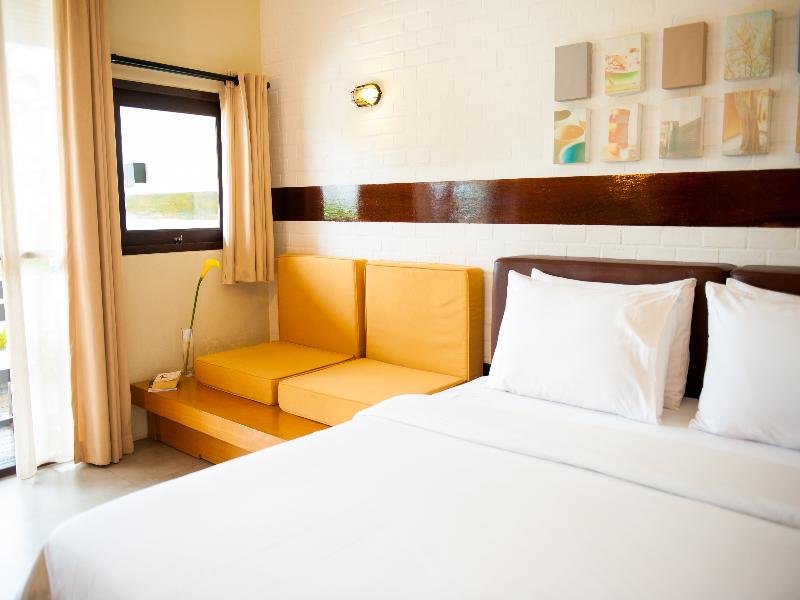 Standard room with balcony Baan Talay Resort