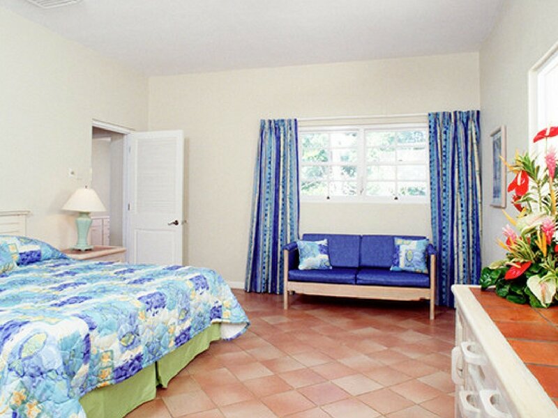 Suite 1 dormitorio con vista al océano Divi Heritage Beach Resort