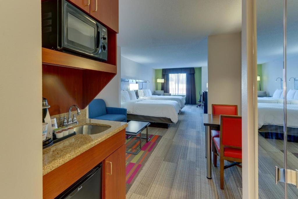 Люкс Holiday Inn Express Hotel & Suites Dayton-Centerville, an IHG Hotel