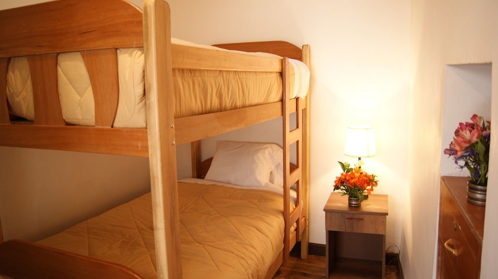 Кровать в общем номере с видом на внутренний двор Cusco Hostel Inti