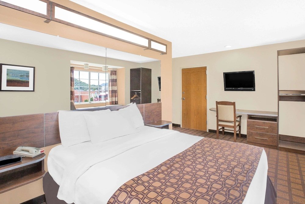 Standard Zimmer Microtel Inn & Suites