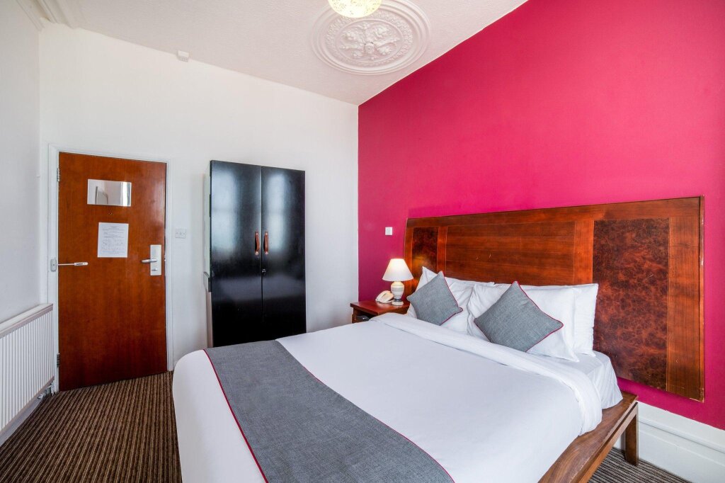 Standard Double room with sea view OYO The Strand Hotel