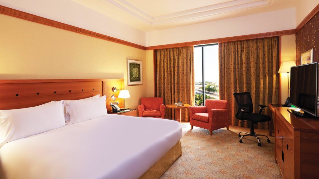Номер Deluxe Holiday Inn Kuwait, an IHG Hotel