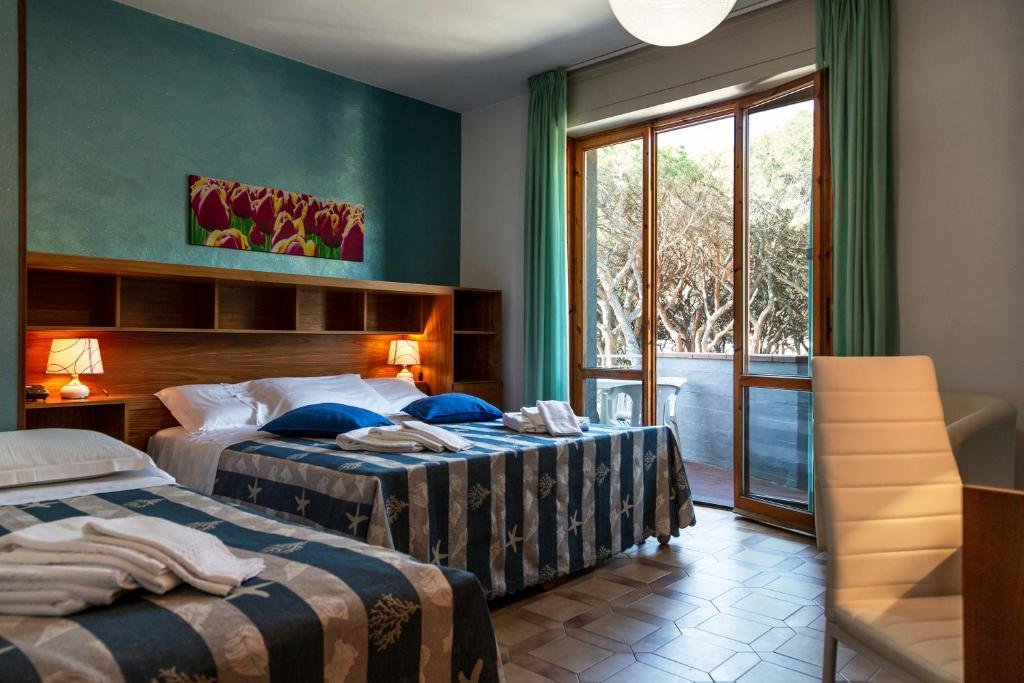 Standard Triple room with balcony Hotel Parco dei Pini