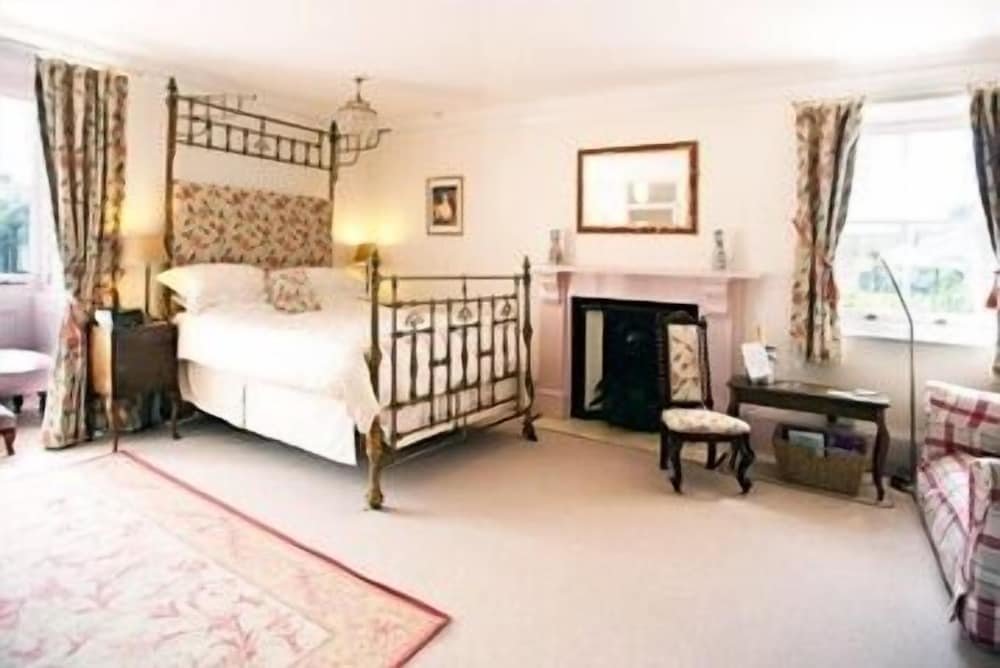 Standard Zimmer Molesworth Manor