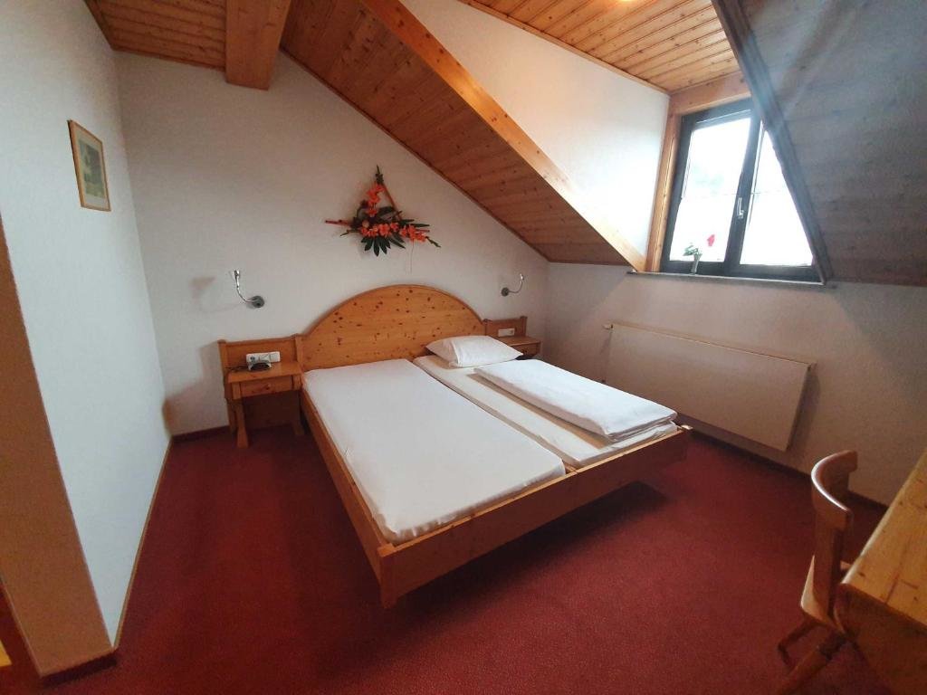 Standard Double room with balcony Landgasthof Brunnenwirt Zum Meenzer