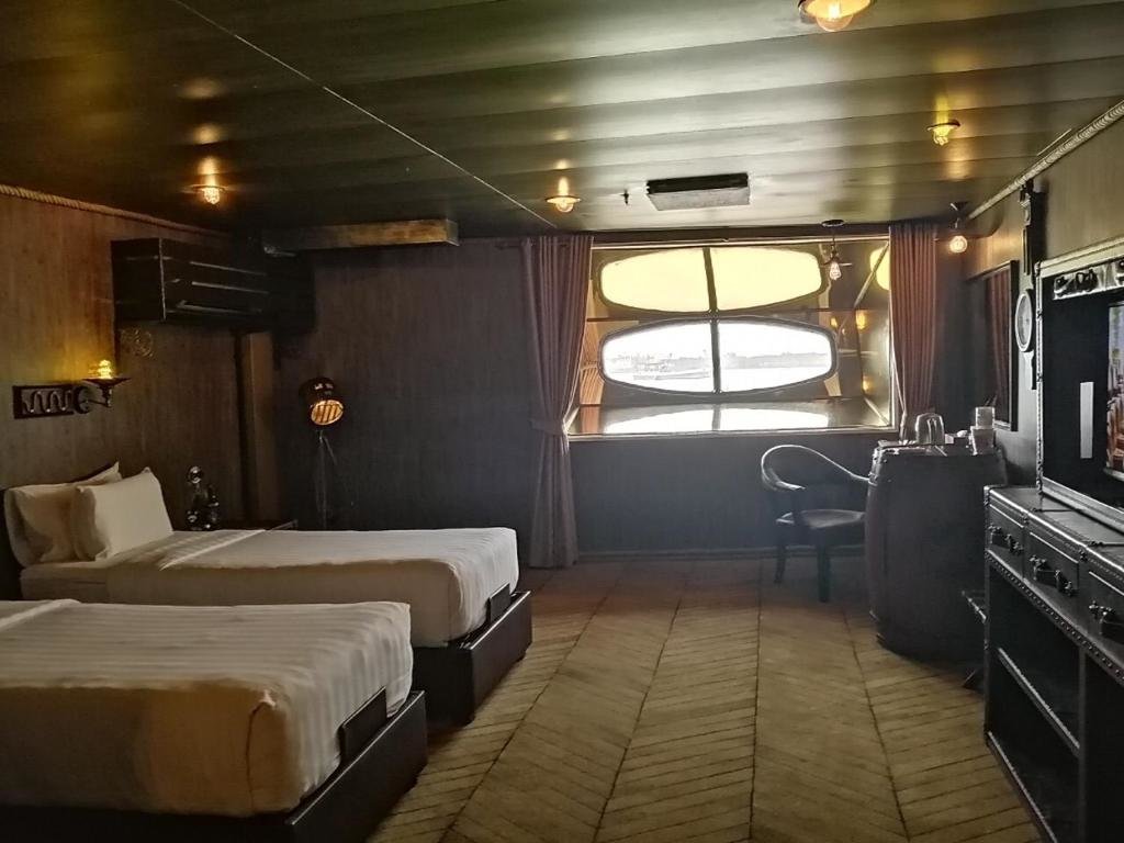Номер Deluxe с видом на город Vintage Luxury Yacht Hotel