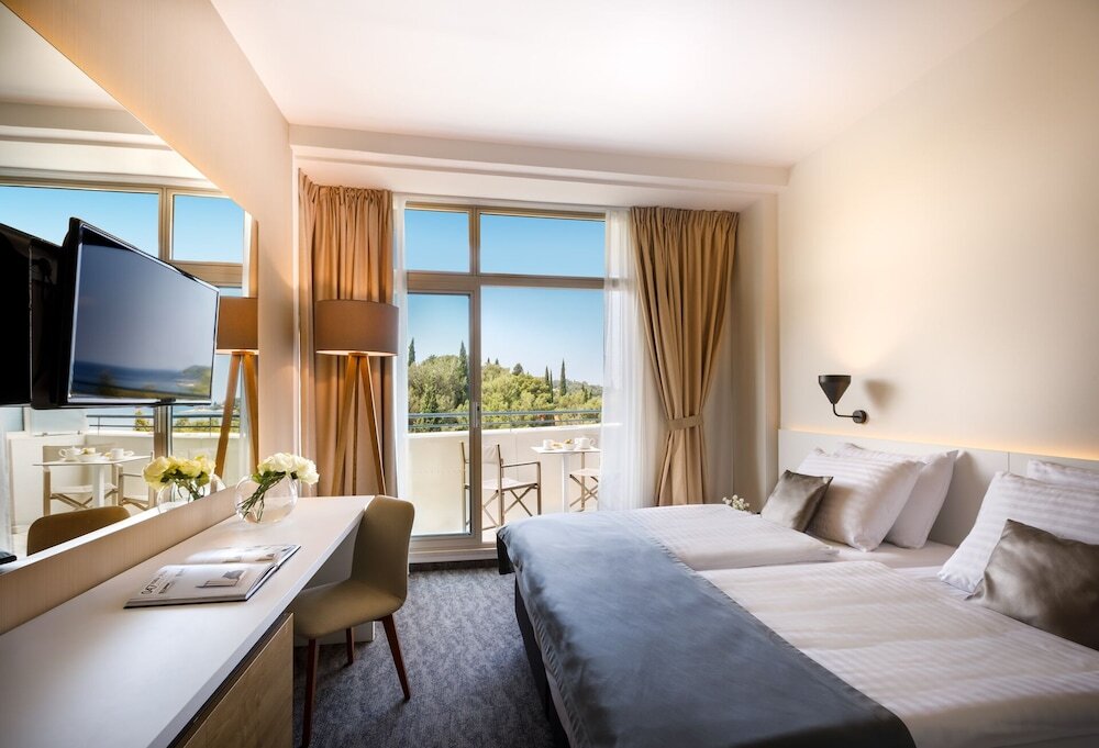 Двухместный номер Superior с балконом и с частичным видом на море Remisens Hotel Albatros-All inclusive