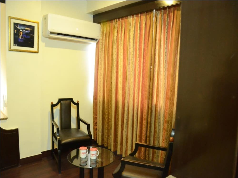 Standard Double room with balcony OYO 1216 Hotel New White House