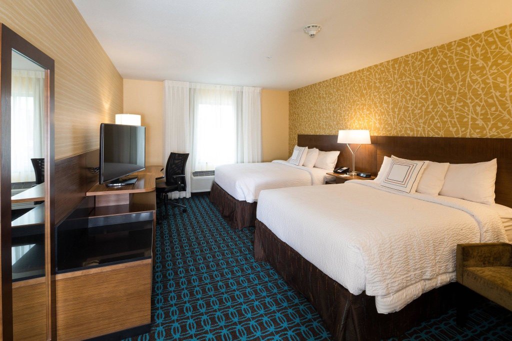 Номер Standard Fairfield Inn & Suites by Marriott Detroit Chesterfield